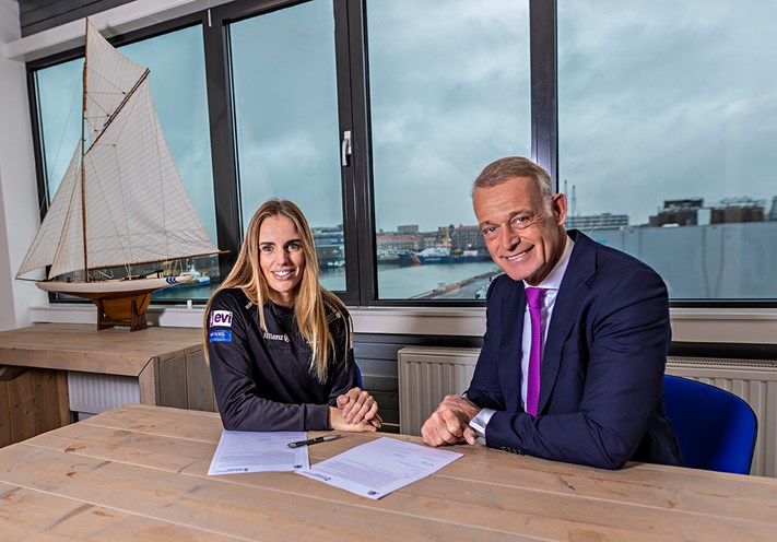 Marit Bouwmeester and Richard Bruens sign sponsorship agreement